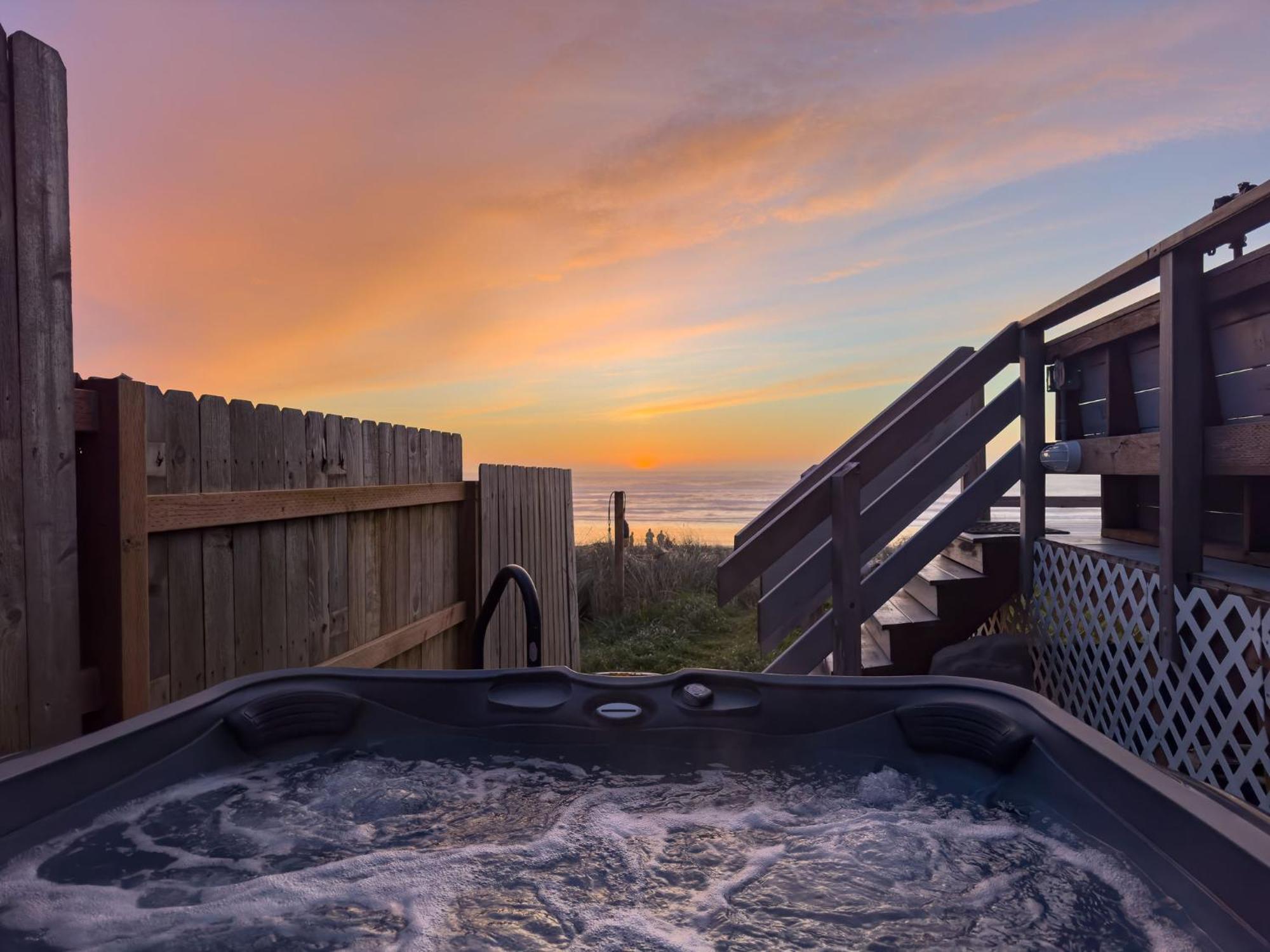 Steps From The Beach! Hottub, $1M Ocean View, Deck والدبورت المظهر الخارجي الصورة